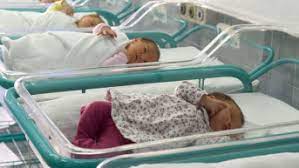 bebe u porodilištu Severne Mitrovice